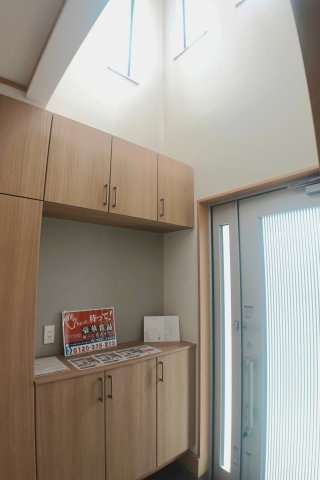 八潮市中央四丁目戸建の玄関