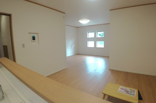八潮市中央四丁目戸建の居間・リビング