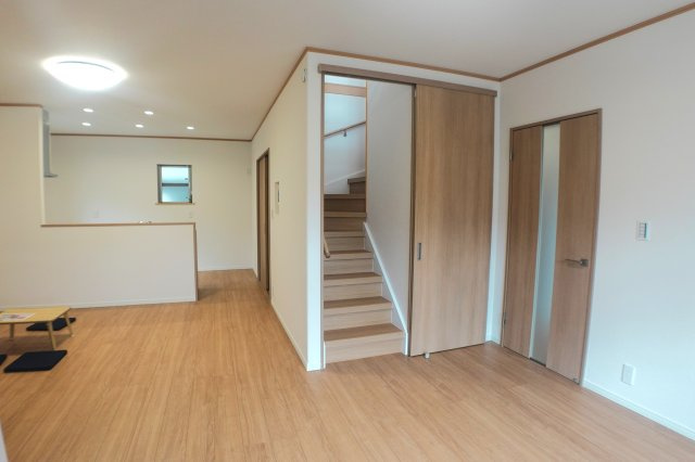 八潮市中央四丁目戸建の居間・リビング