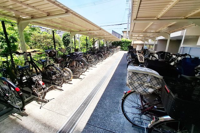 プレミスト津久野駅前プリマガーデンの駐輪場|駐輪場