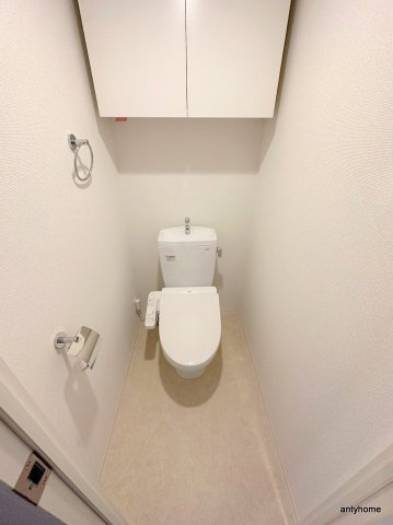 セレニテ本町東リアン　仲介手数料無料のトイレ