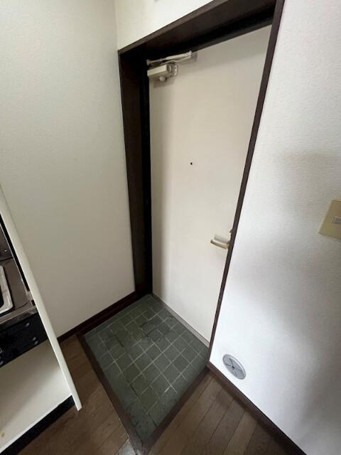グレイセフル経堂の玄関|収納もある玄関です