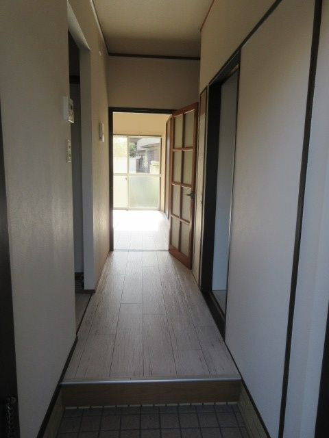 メゾン中央の玄関