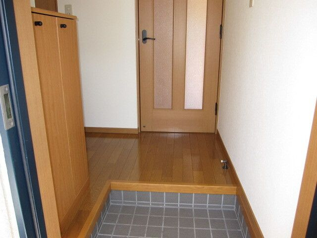 サンフィット渋谷の玄関|明るい玄関です