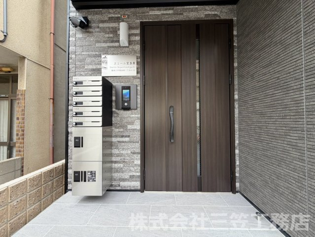 スリール萱島東のエントランス