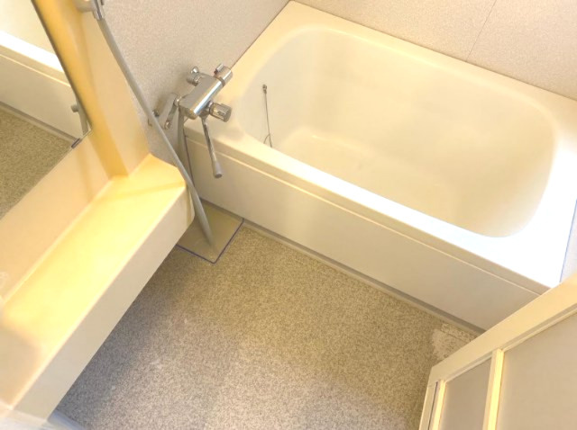 市川荘の浴室