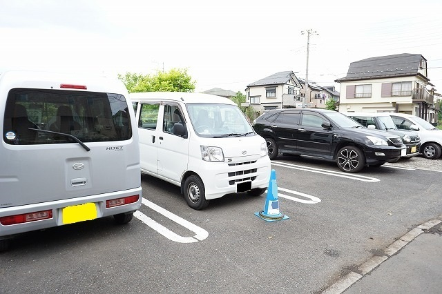 サンライズテールの駐車場