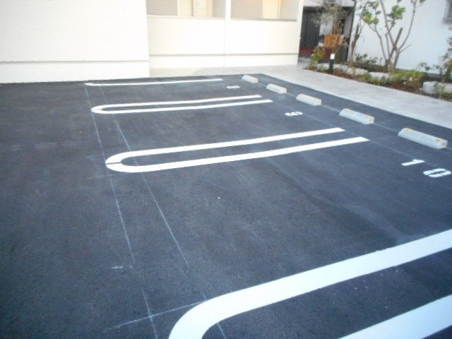 ＡＤＤＲＥＳＳ　２１１の駐車場