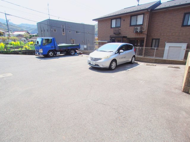 フォンテーヌの駐車場
