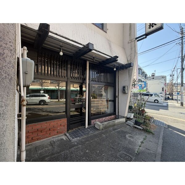 名東区八前一丁目住居付店舗の外観