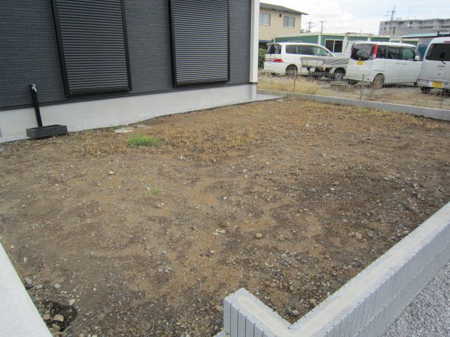 鴻巣市下忍東南角地の庭