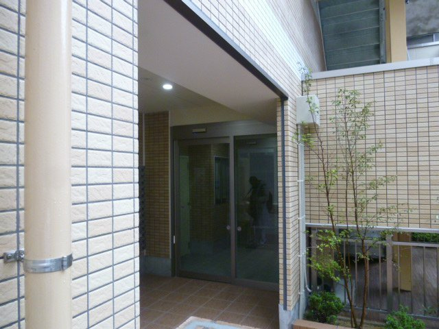 ラヴィエント浅草言問のエントランス