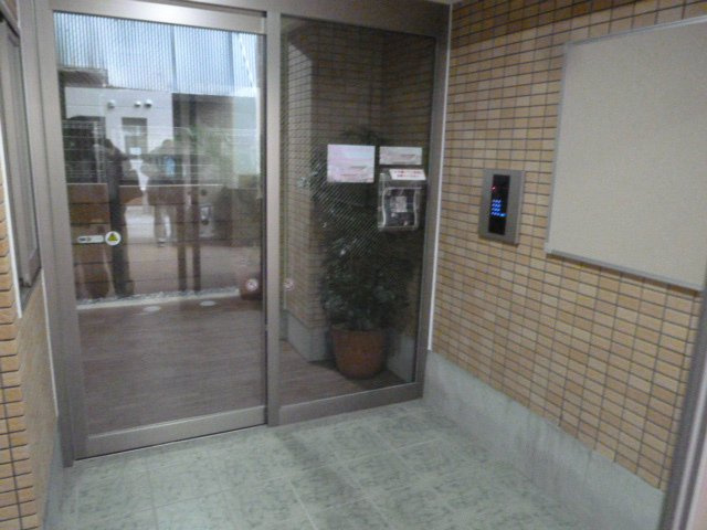 ラヴィエント浅草言問のエントランス