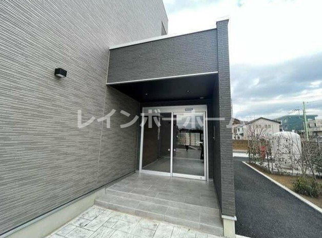 ヴェルデのエントランス|同物件別号室参考写真です。