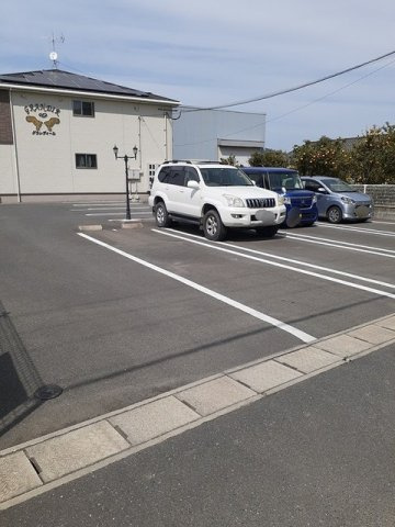 グランディールＤの駐車場