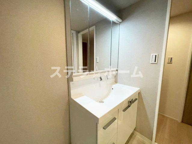 日興千里丘スカイマンションA棟の独立洗面台|独立洗面台、朝の身支度には欠かせません