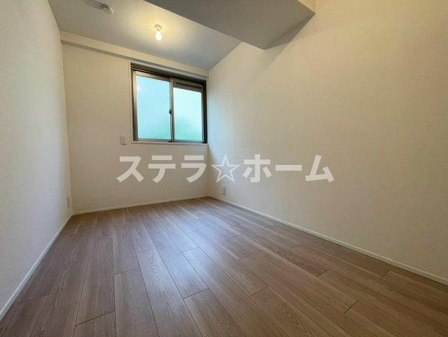 日興千里丘スカイマンションA棟の洋室|明るい洋室です