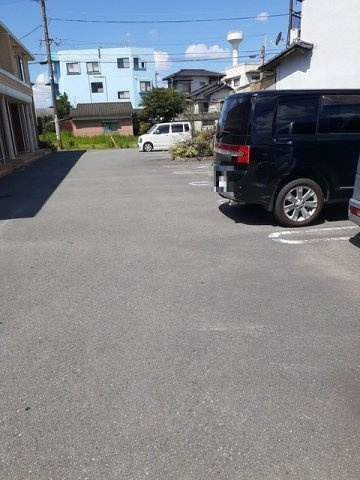 ＳＵＮ・ＢＲＩＧＨＴの駐車場