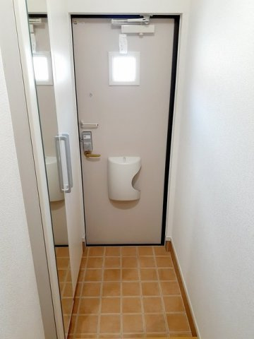 ＳＵＮ・ＢＲＩＧＨＴの玄関