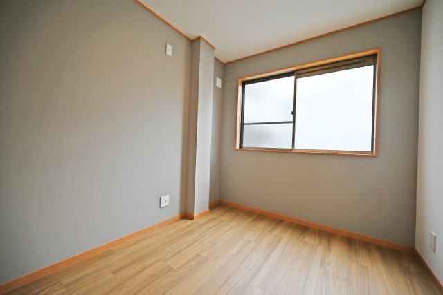 摂津市別府2丁目中古一戸建て│4LDK＋駐車3台可の子供部屋|洋室約3.4帖
お子様部屋としてはもちろん、趣味の空間としてもおすすめです。