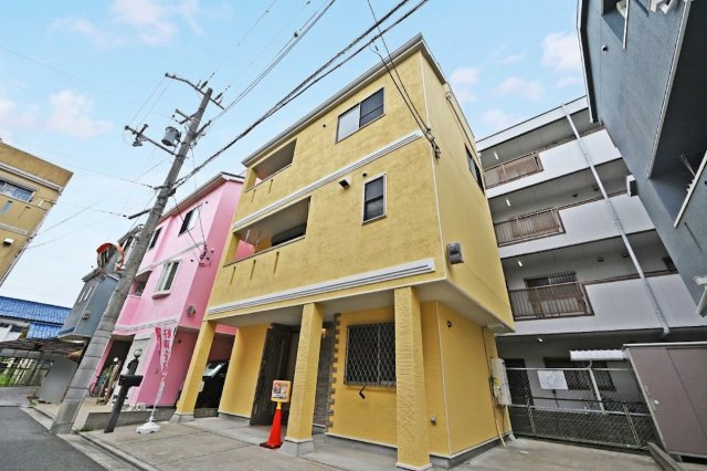 摂津市別府2丁目中古一戸建て│4LDK＋駐車3台可の外観|ご不明な税金・諸費用についても丁寧にサポートいたします。現地見学で、住まいのイメージやご希望をぜひお聞かせください。