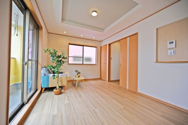 摂津市別府2丁目中古一戸建て│4LDK＋駐車3台可のダイニング|家具配置のしやすさと収納力を兼ね備えた、使い勝手の良い空間です。