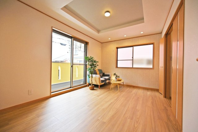 摂津市別府2丁目中古一戸建て│4LDK＋駐車3台可のダイニング|日当たりと風通しに恵まれた、2階リビングの住まいです。