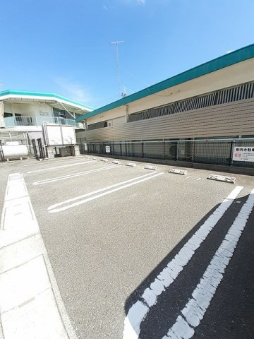 サンフォレスタ兼基の駐車場