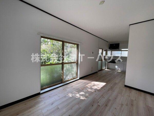市川市稲荷木一丁目　戸建の居間・リビング