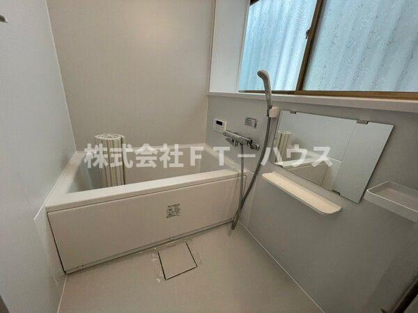 市川市稲荷木一丁目　戸建の浴室