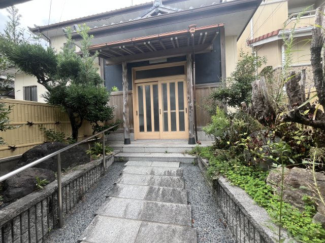 半田市南二ツ坂町1丁目の玄関