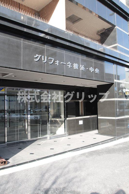 グリフォーネ横浜・中央のエントランス