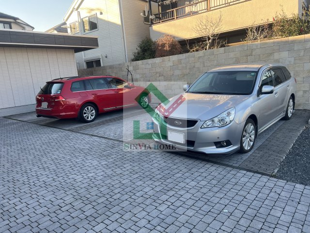 マーキュリーグラシアの駐車場