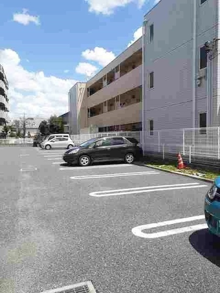 エターナル南与野の駐車場