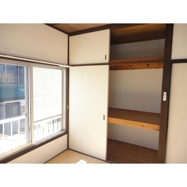 相武台２丁目貸家の収納