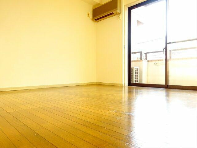ロジェ高井戸壱番館の洋室|明るい洋室です