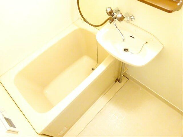 ロジェ高井戸壱番館の浴室|日々の疲れを癒すお風呂付です