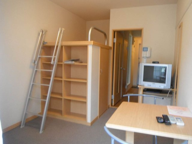 レオパレスメトロ六番町の居間・リビング|テレビは、ブラウン管と液晶の場合とございます。