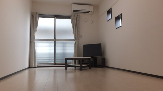 クレイノＳＯＬＵＴＩＯＮＳⅥの居間・リビング|南向きで日当たり良好（写真は角部屋です）