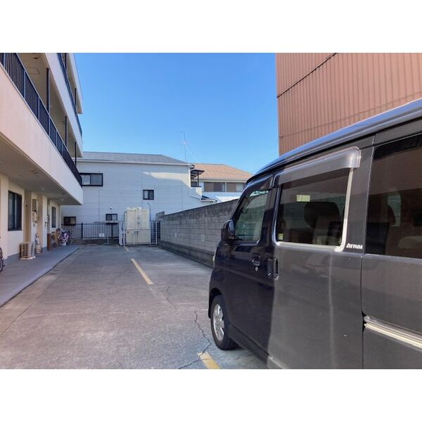 WAKOマンションの駐車場