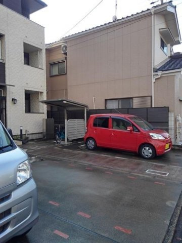 ラ・ポール筒井の駐車場