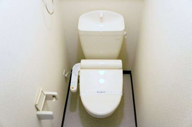 レオネクストツインクルしだみＢのその他|バス・トイレ独立タイプ♪ウォシュレット付きトイレです♪