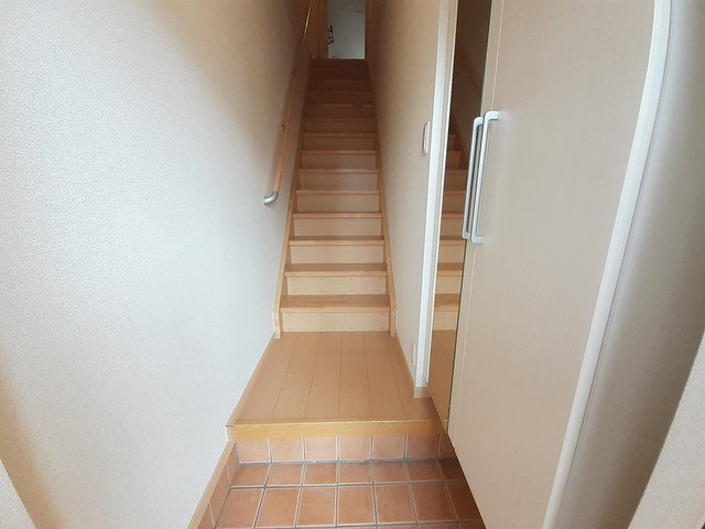 グリシーヌ３番館Ａの玄関