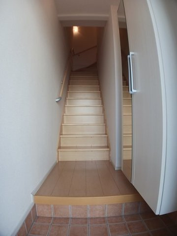 ホームツリーＡの玄関