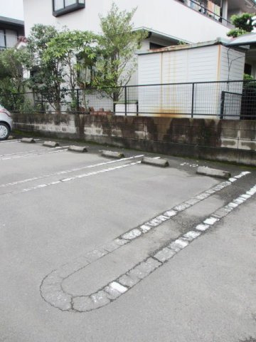 スカイラ－クⅡの駐車場