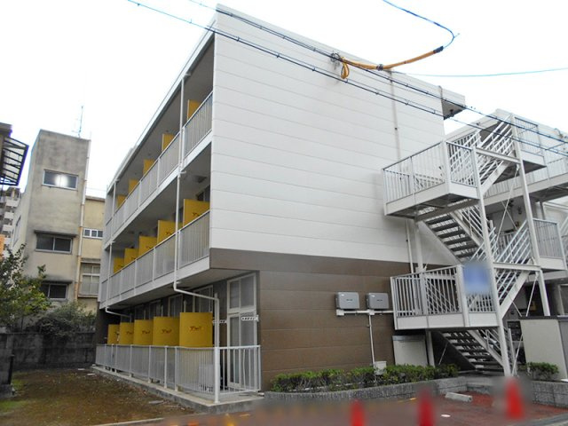 レオパレストラッドの外観