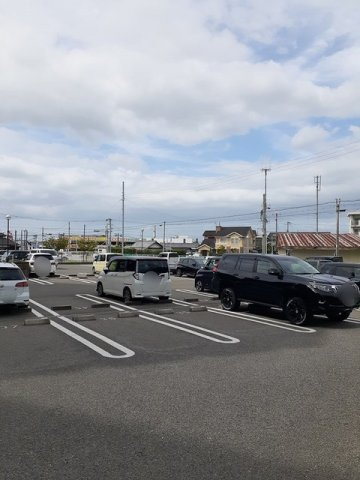 セントレジデンスの駐車場