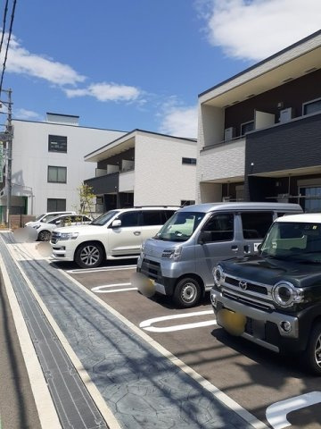 Ｒ．ヒルズ　ＳＥＡＳＯＮＳ　Ｗの駐車場