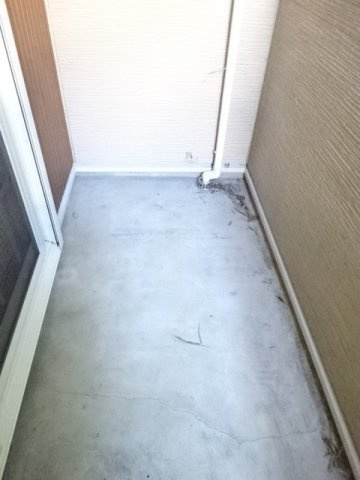 ジュネス・キミサクＢのバルコニー
