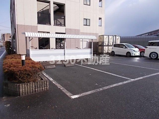 ノースクワイル５の駐車場|車をお持ちの方に嬉しい駐車場付きの物件です